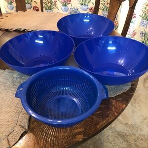 NEW! Set of 3️⃣ Large Blue Plastic Serving/Mixing Bowls and 1️⃣ Colander